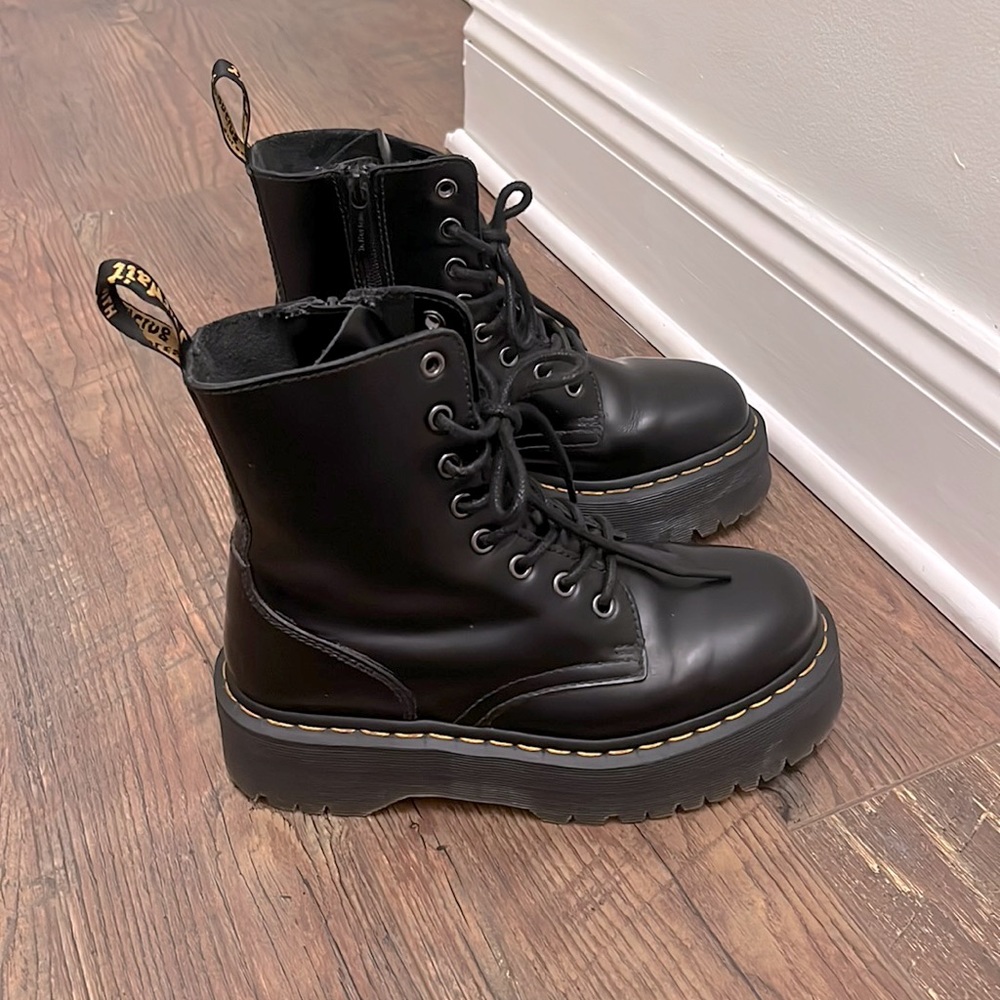 Doc Martens- Jadon Boot Smooth Leather Platform Size 7
